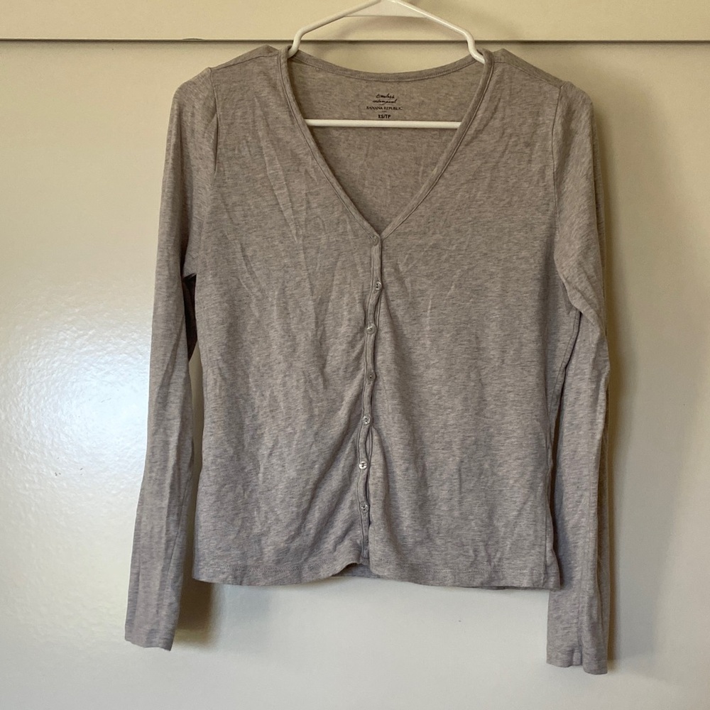 Banana Republic Light Gray V-Neck Button-Down Women's Top